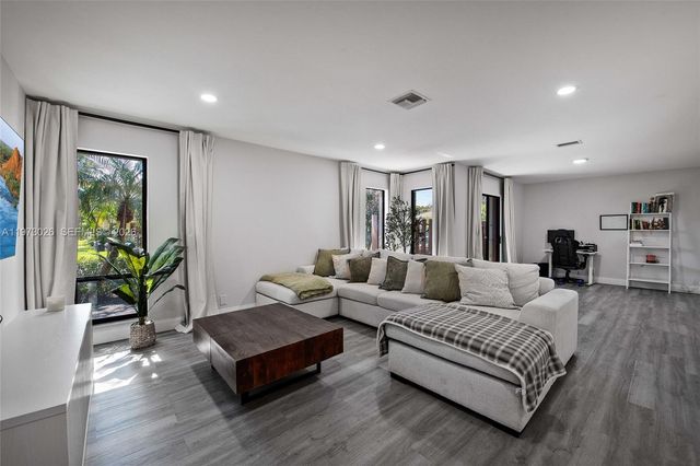 6185 Live Oak Ct A, Tamarac, FL 33319