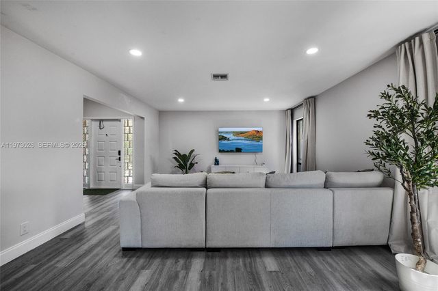 6185 Live Oak Ct A, Tamarac, FL 33319