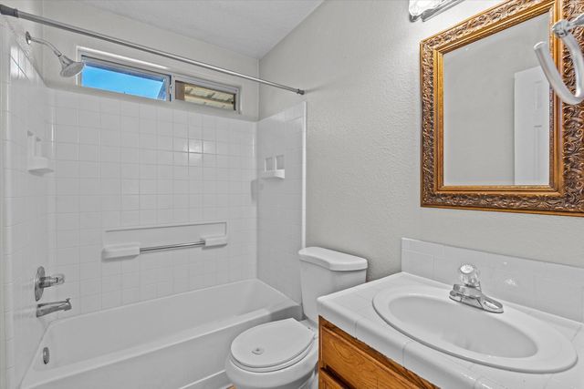 8415 Cedarcroft Road NW, Albuquerque, NM 87120