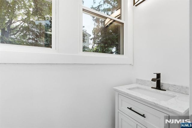 63 Wyckoff Avenue, Waldwick, NJ 07463