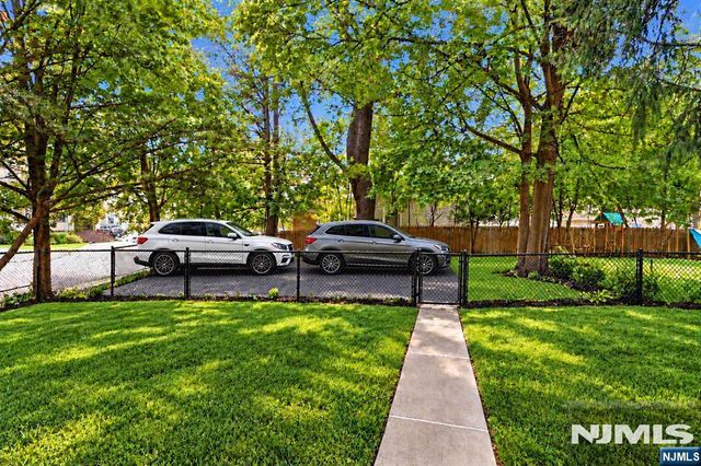 63 Wyckoff Avenue, Waldwick, NJ 07463