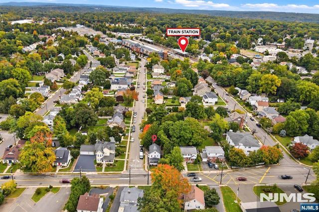 63 Wyckoff Avenue, Waldwick, NJ 07463