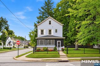 63 Wyckoff Avenue, Waldwick, NJ 07463