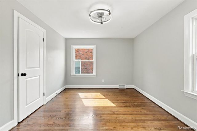 8818 W Outer Drive, Detroit, MI 48219