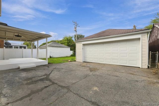 8818 W Outer Drive, Detroit, MI 48219
