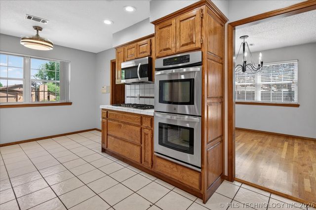 6700 SE Quail Ridge Road, Bartlesville, OK 74006