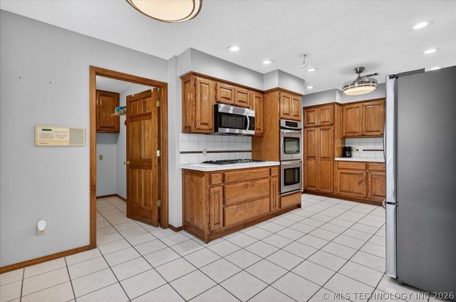 6700 SE Quail Ridge Road, Bartlesville, OK 74006