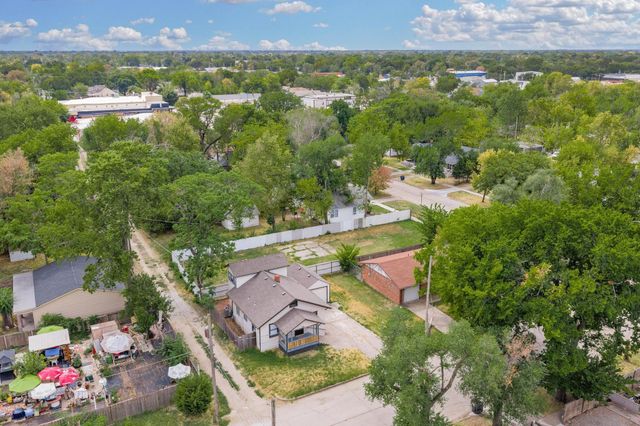 1411 E Boston, Wichita, KS 67211