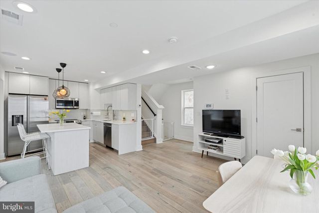 1325 N 17TH ST #A, Philadelphia, PA 19121