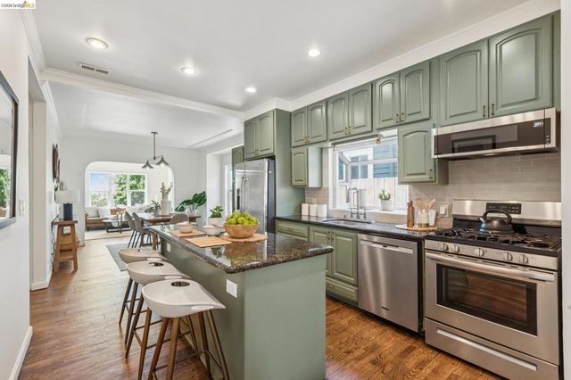 3936 Agua Vista St, Oakland, CA 94601