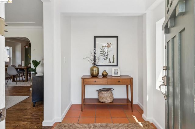 3936 Agua Vista St, Oakland, CA 94601