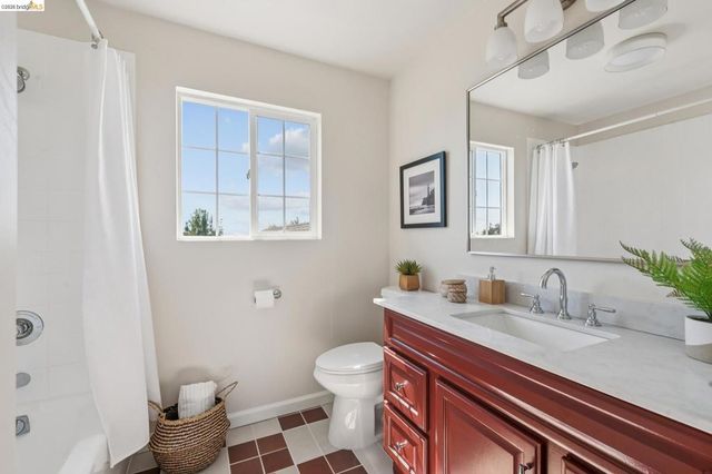 3936 Agua Vista St, Oakland, CA 94601