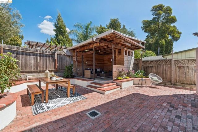 3936 Agua Vista St, Oakland, CA 94601