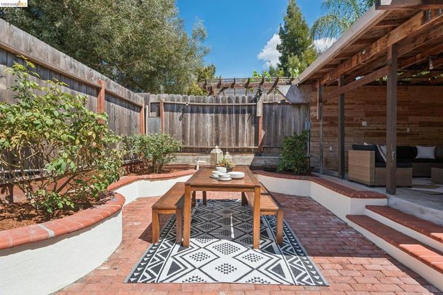 3936 Agua Vista St, Oakland, CA 94601