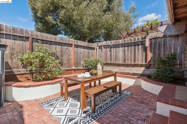 3936 Agua Vista St, Oakland, CA 94601