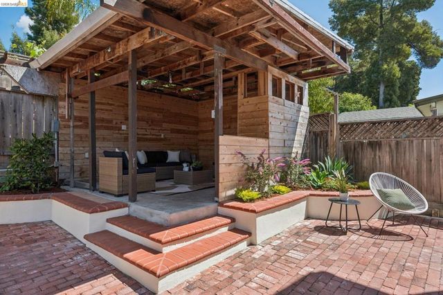 3936 Agua Vista St, Oakland, CA 94601