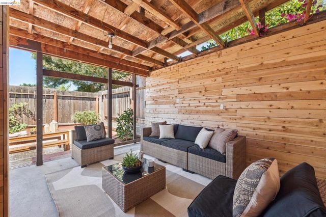 3936 Agua Vista St, Oakland, CA 94601