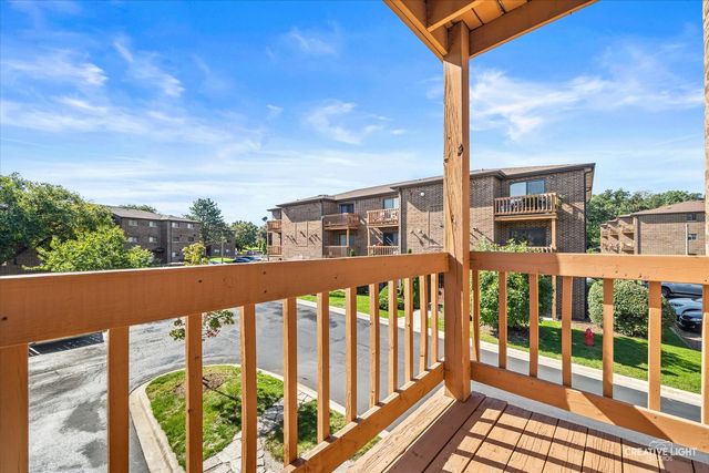 2250 Abbeywood Drive B, Lisle, IL 60532