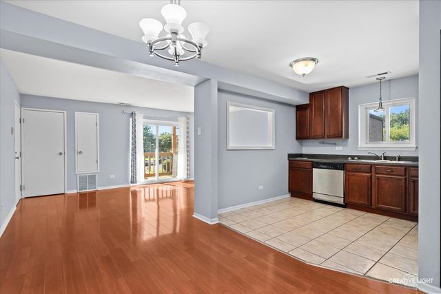 2250 Abbeywood Drive B, Lisle, IL 60532