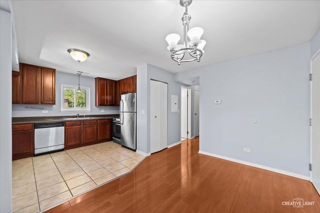 2250 Abbeywood Drive B, Lisle, IL 60532