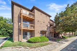 2250 Abbeywood Drive B, Lisle, IL 60532