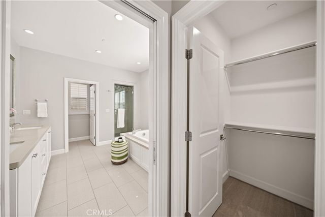 100 Pumpkin, Irvine, CA 92620