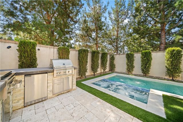 100 Pumpkin, Irvine, CA 92620