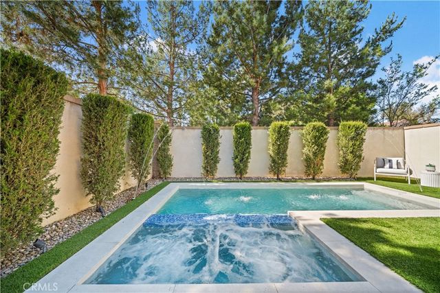 100 Pumpkin, Irvine, CA 92620