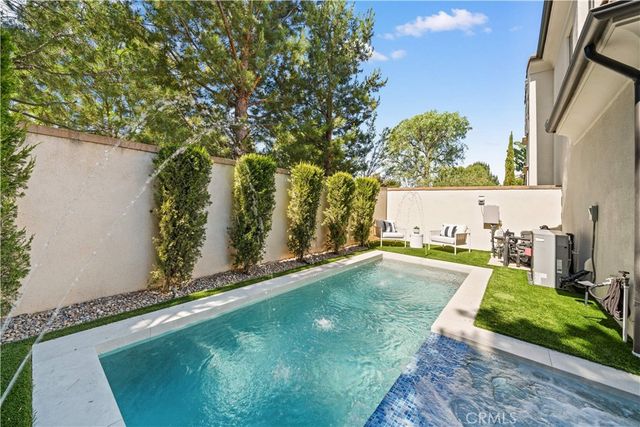 100 Pumpkin, Irvine, CA 92620