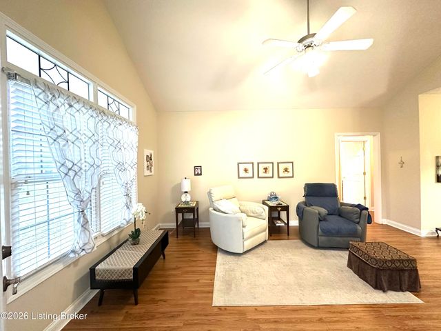 105 Floyd Ct, Bardstown, KY 40004