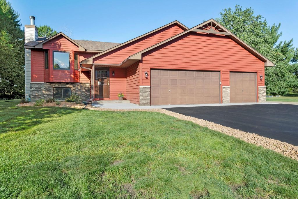 16110 Davenport Street NE, Ham Lake, MN 55304 — photo 2