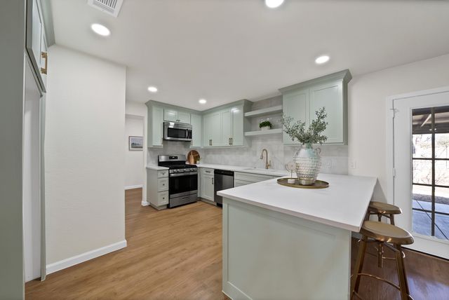 7805 Emerald Hills Way, North Richland Hills, TX 76180