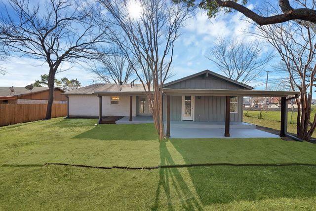 7805 Emerald Hills Way, North Richland Hills, TX 76180