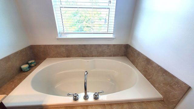 40W216 Chapman Court, Geneva, IL 60134
