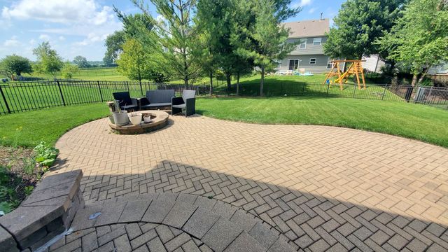 40W216 Chapman Court, Geneva, IL 60134
