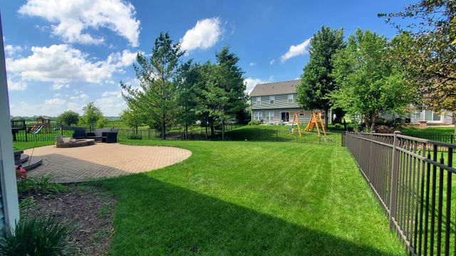 40W216 Chapman Court, Geneva, IL 60134