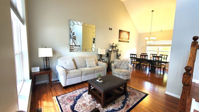 40W216 Chapman Court, Geneva, IL 60134