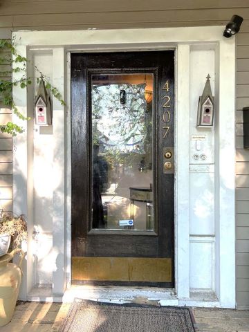 4207 N Drake Avenue, Chicago, IL 60618