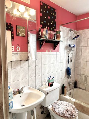 4207 N Drake Avenue, Chicago, IL 60618