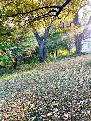 2825 Charbonier Road, Florissant, MO 63031