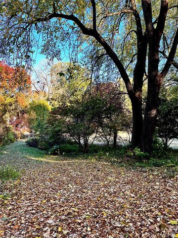 2825 Charbonier Road, Florissant, MO 63031