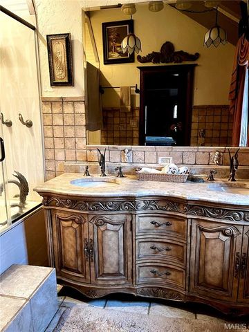 2825 Charbonier Road, Florissant, MO 63031