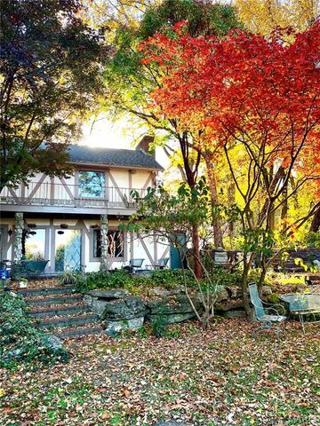 2825 Charbonier Road, Florissant, MO 63031