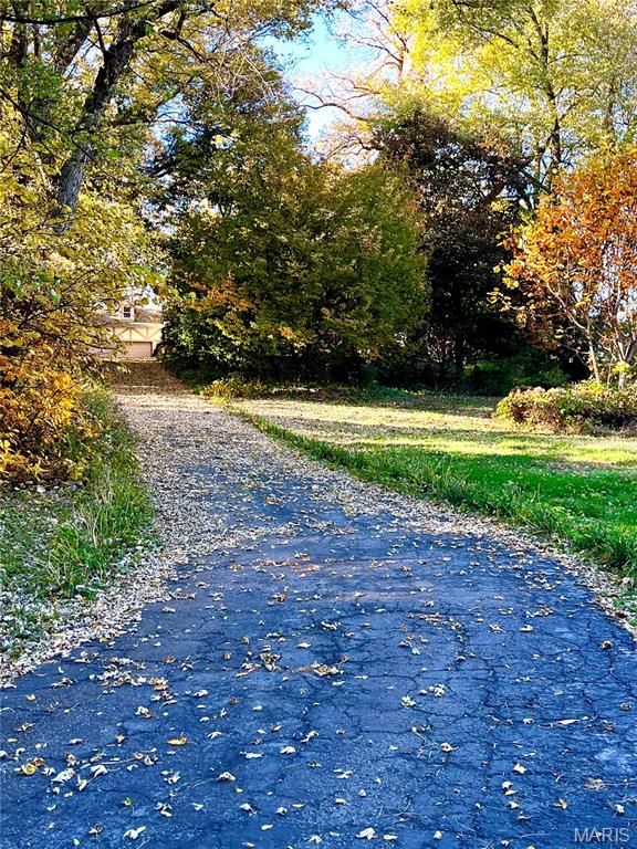 2825 Charbonier Road, Florissant, MO 63031