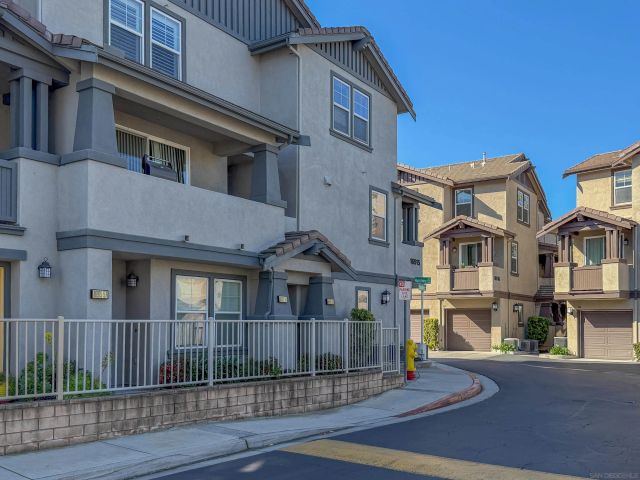 16915 Hutchins Lndg 57, San Diego, CA 92127
