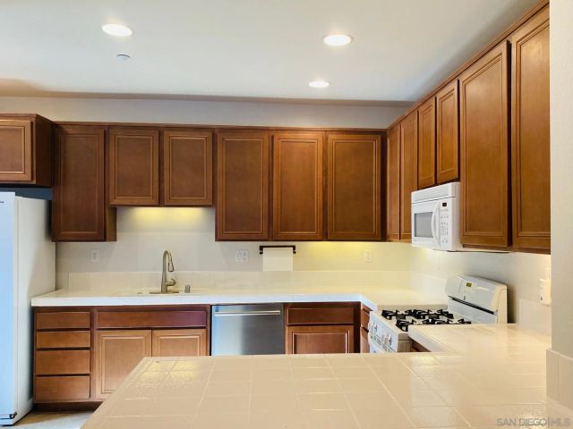 16915 Hutchins Lndg 57, San Diego, CA 92127