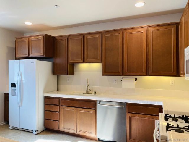 16915 Hutchins Lndg 57, San Diego, CA 92127