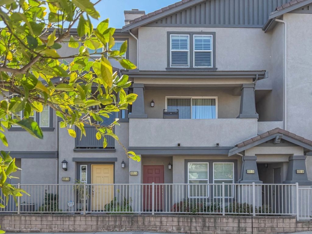 16915 Hutchins Lndg 57, San Diego, CA 92127