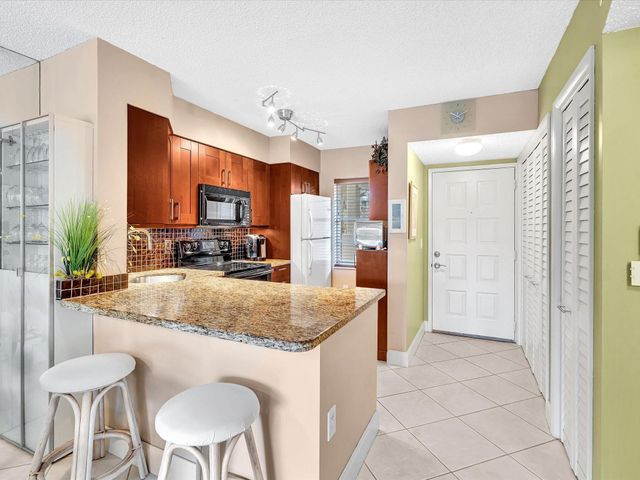 2236 N Cypress Bend Drive 107, Pompano Beach, FL 33069