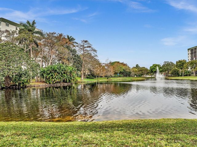 2236 N Cypress Bend Drive 107, Pompano Beach, FL 33069
